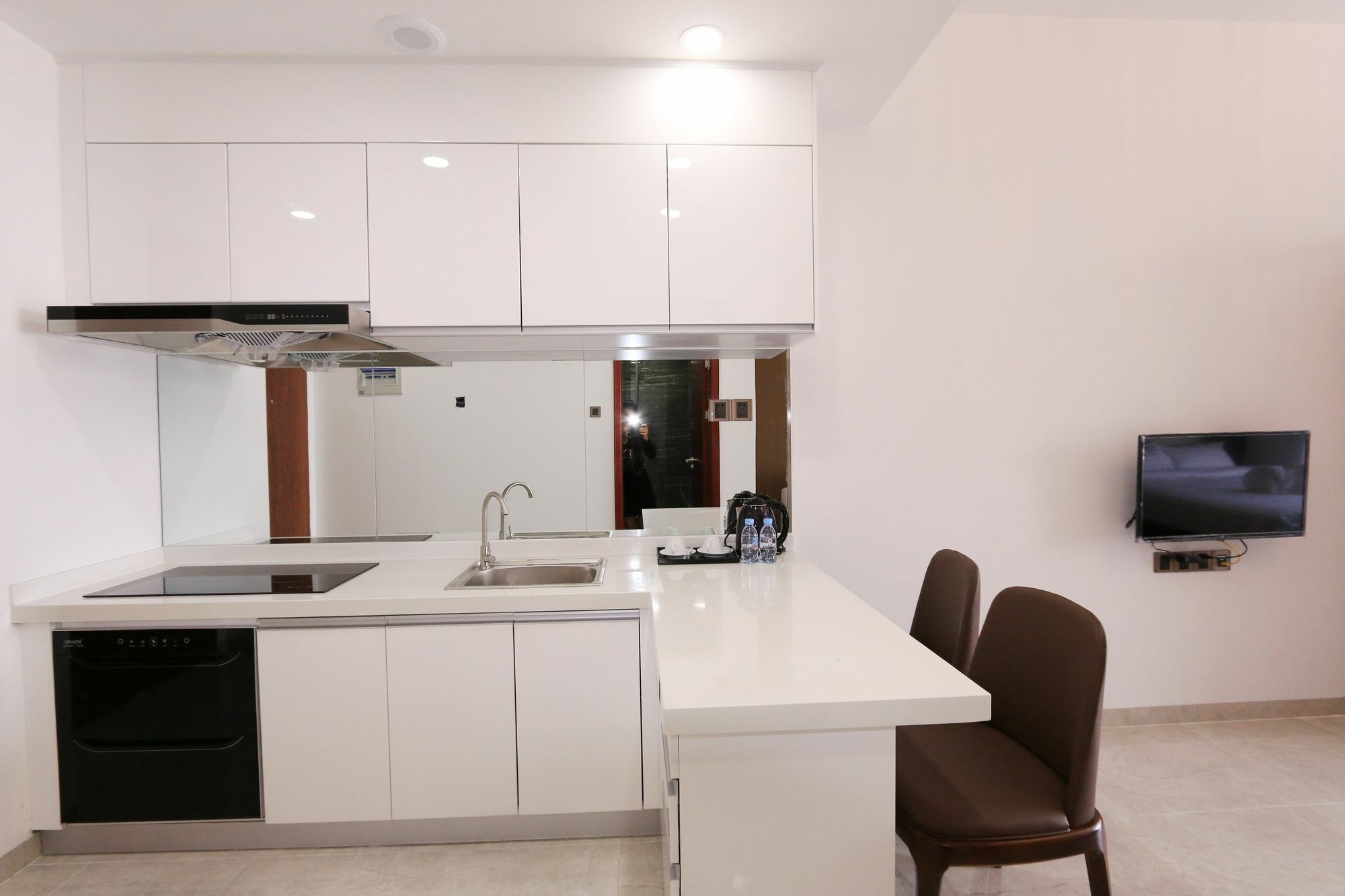 Eastland Hotel & Apartment Пном Пен Екстериор снимка