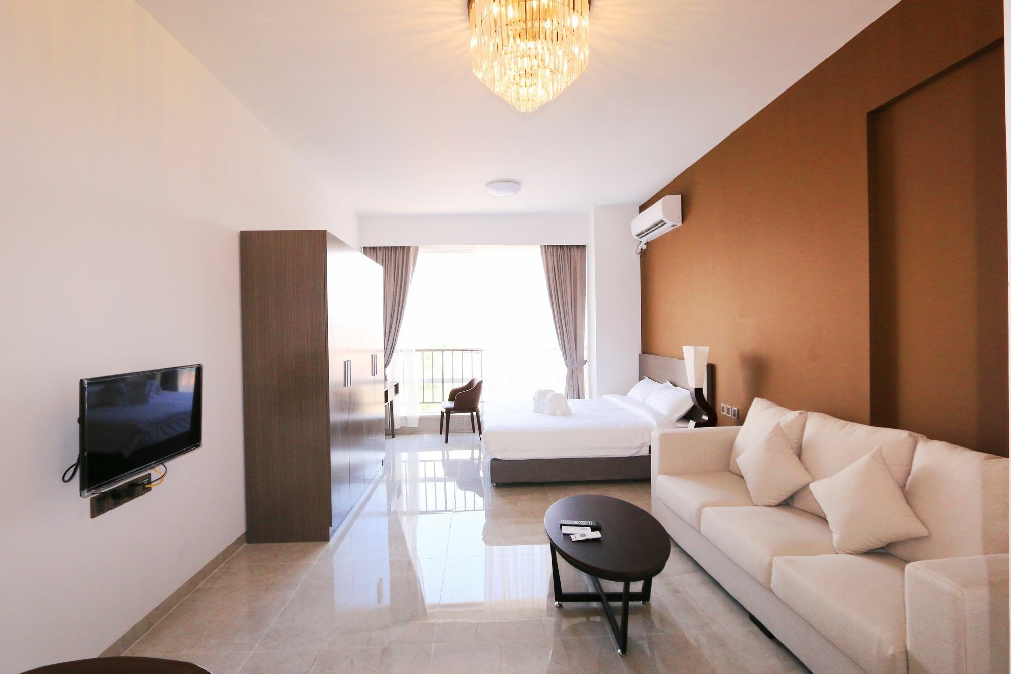 Eastland Hotel & Apartment Пном Пен Екстериор снимка