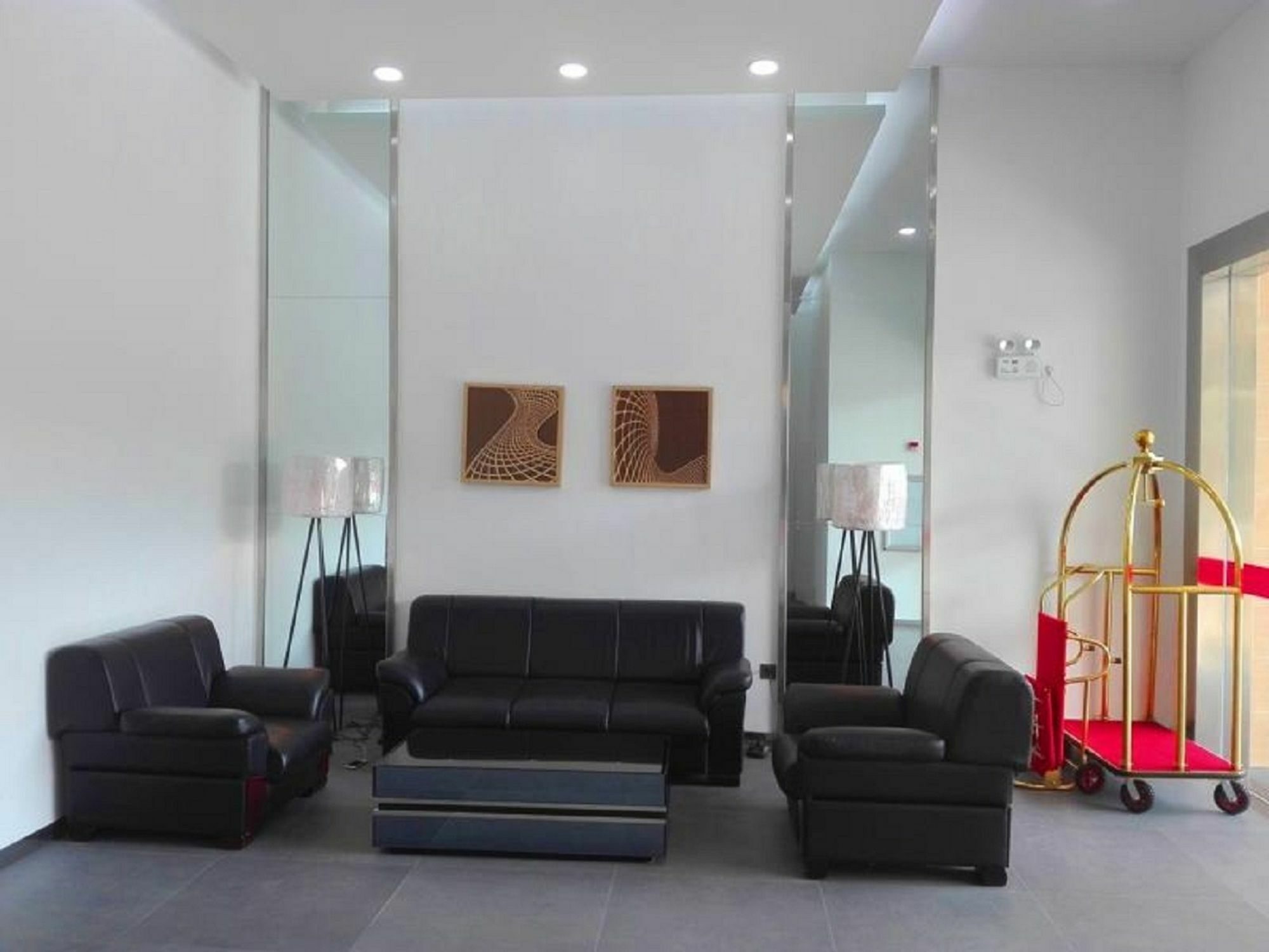 Eastland Hotel & Apartment Пном Пен Екстериор снимка