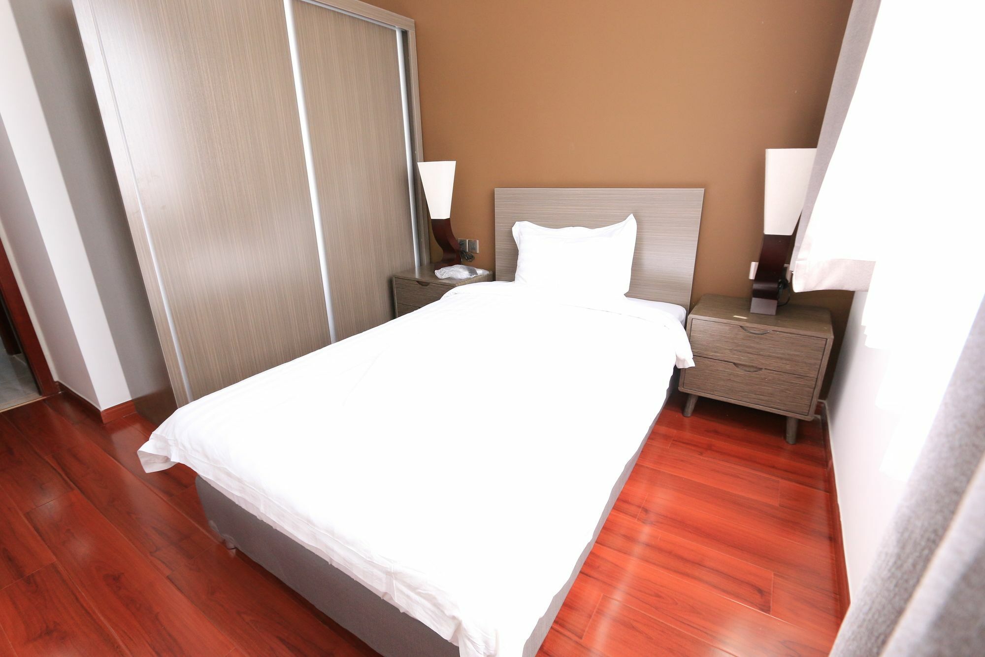 Eastland Hotel & Apartment Пном Пен Екстериор снимка