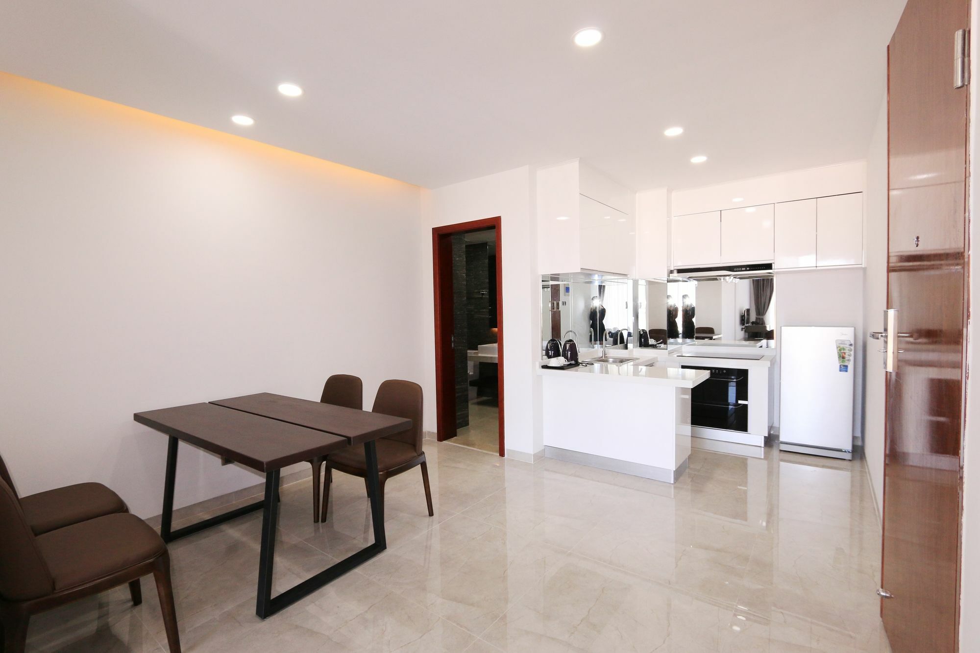 Eastland Hotel & Apartment Пном Пен Екстериор снимка