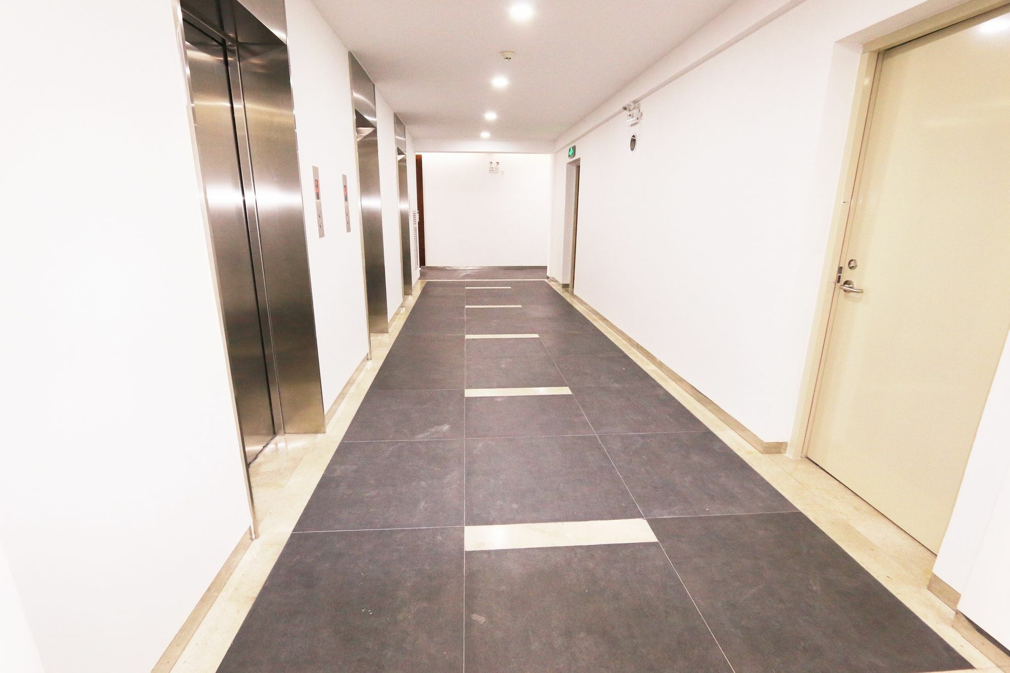 Eastland Hotel & Apartment Пном Пен Екстериор снимка
