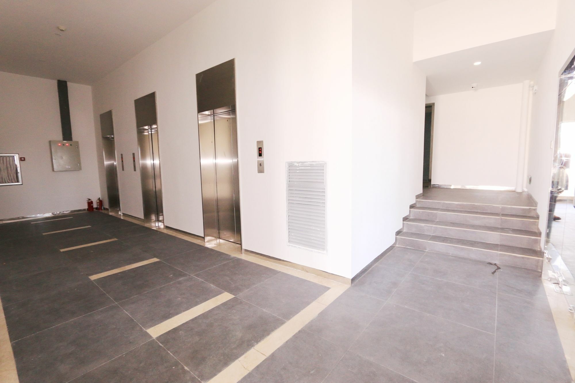 Eastland Hotel & Apartment Пном Пен Екстериор снимка