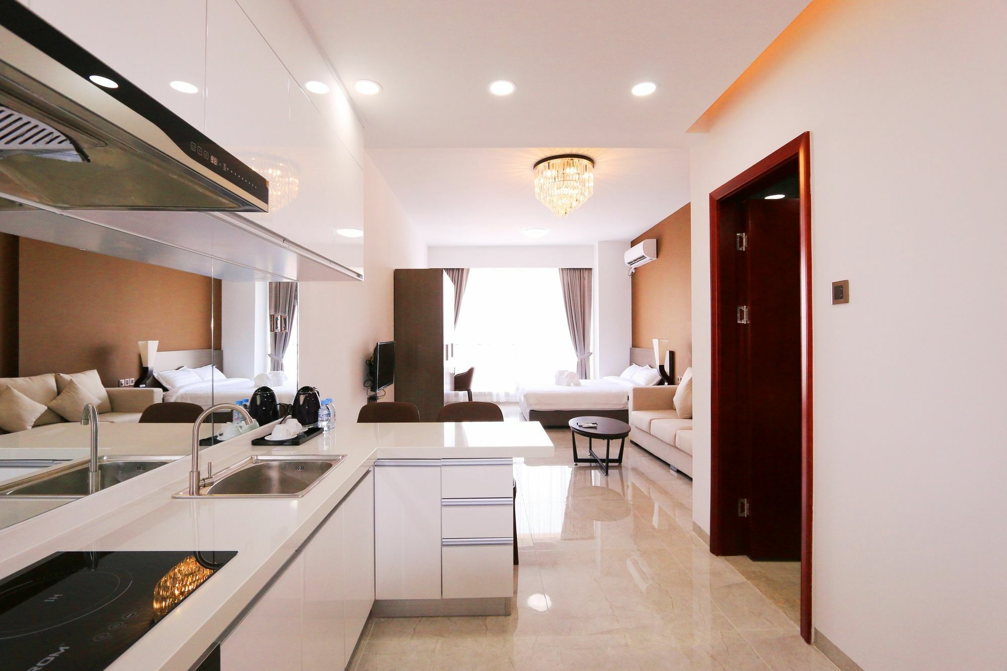 Eastland Hotel & Apartment Пном Пен Екстериор снимка