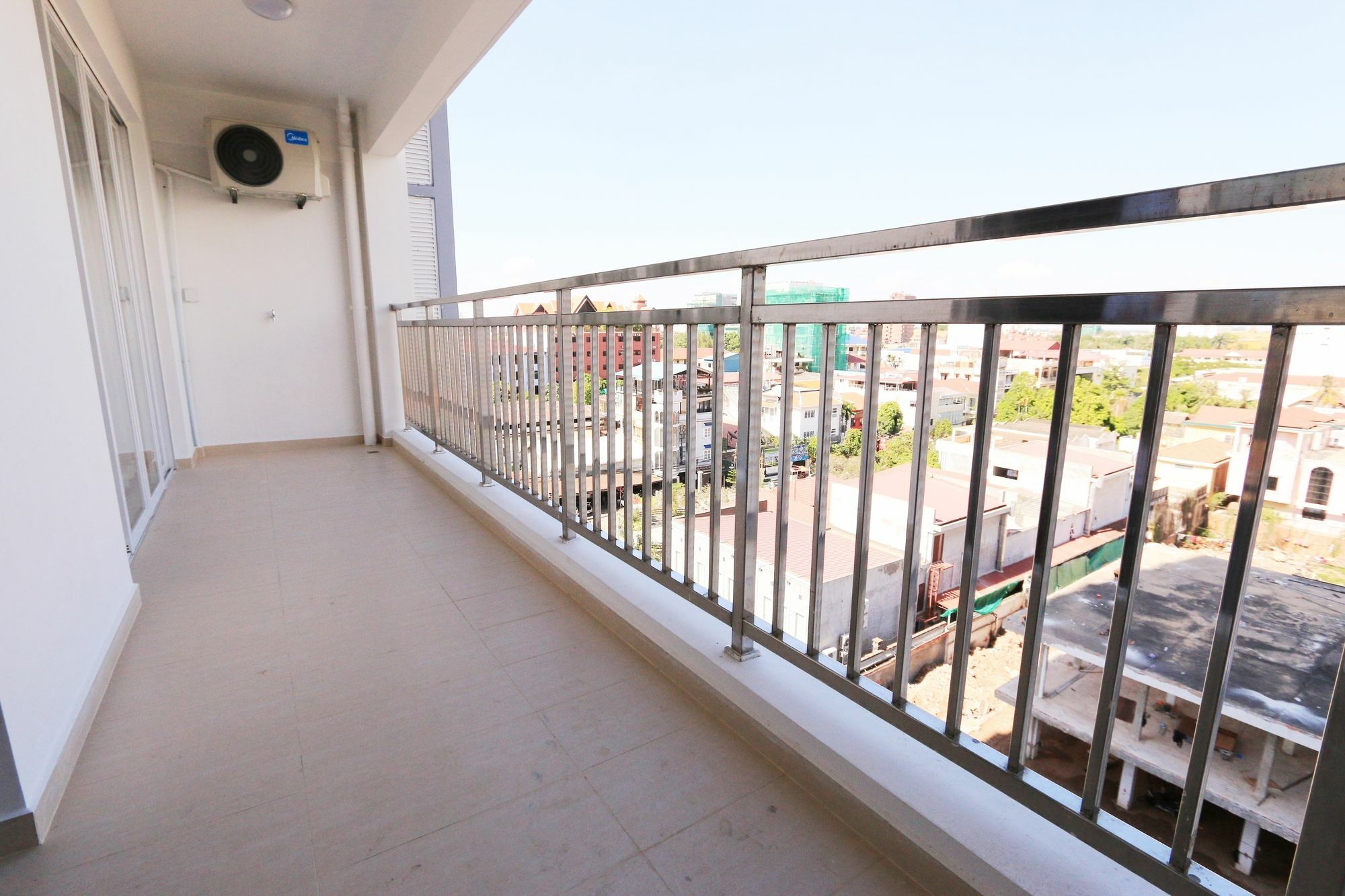 Eastland Hotel & Apartment Пном Пен Екстериор снимка